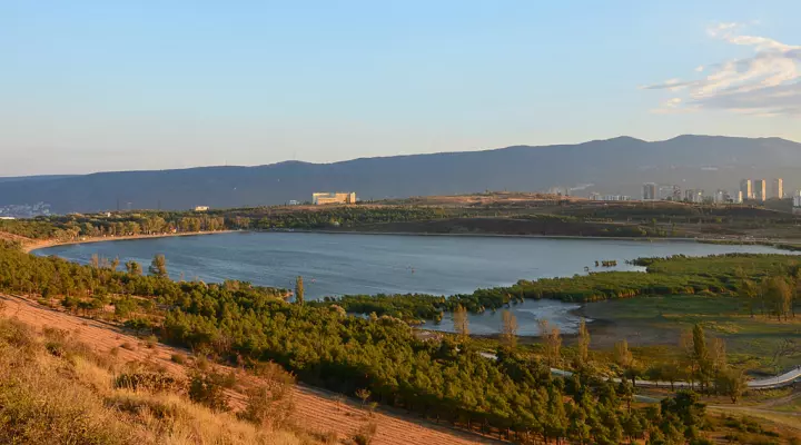 Lisi Lake
