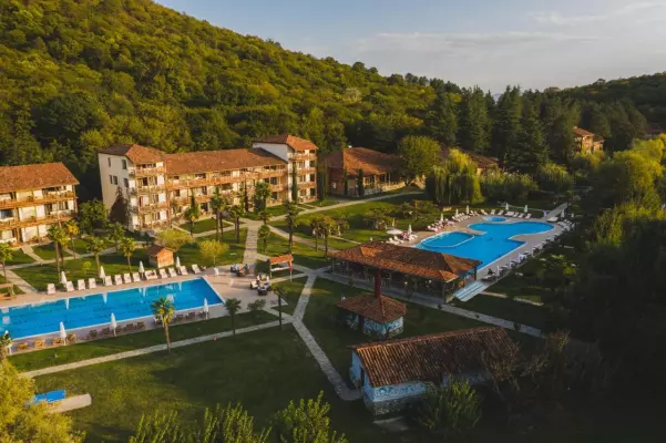 სასტუმრო Lopota Lake Resort & Spa