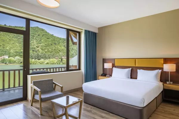სასტუმრო Lopota Lake Resort & Spa
