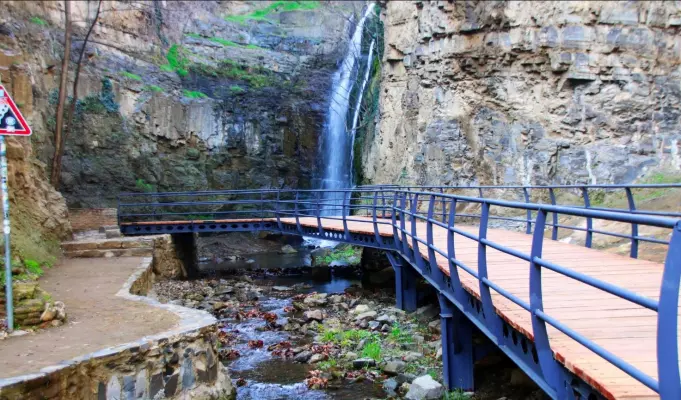 Leghvtakhevi Waterfall